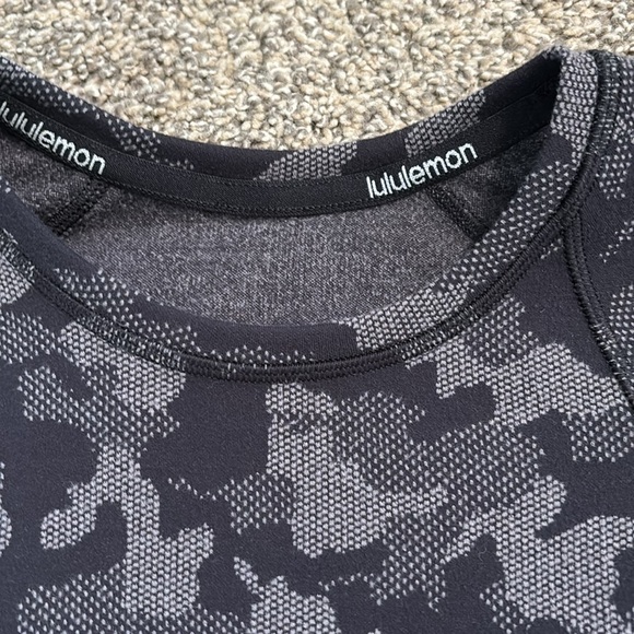 Lululemon Runderful Long Sleeve size 6 - Picture 3 of 7